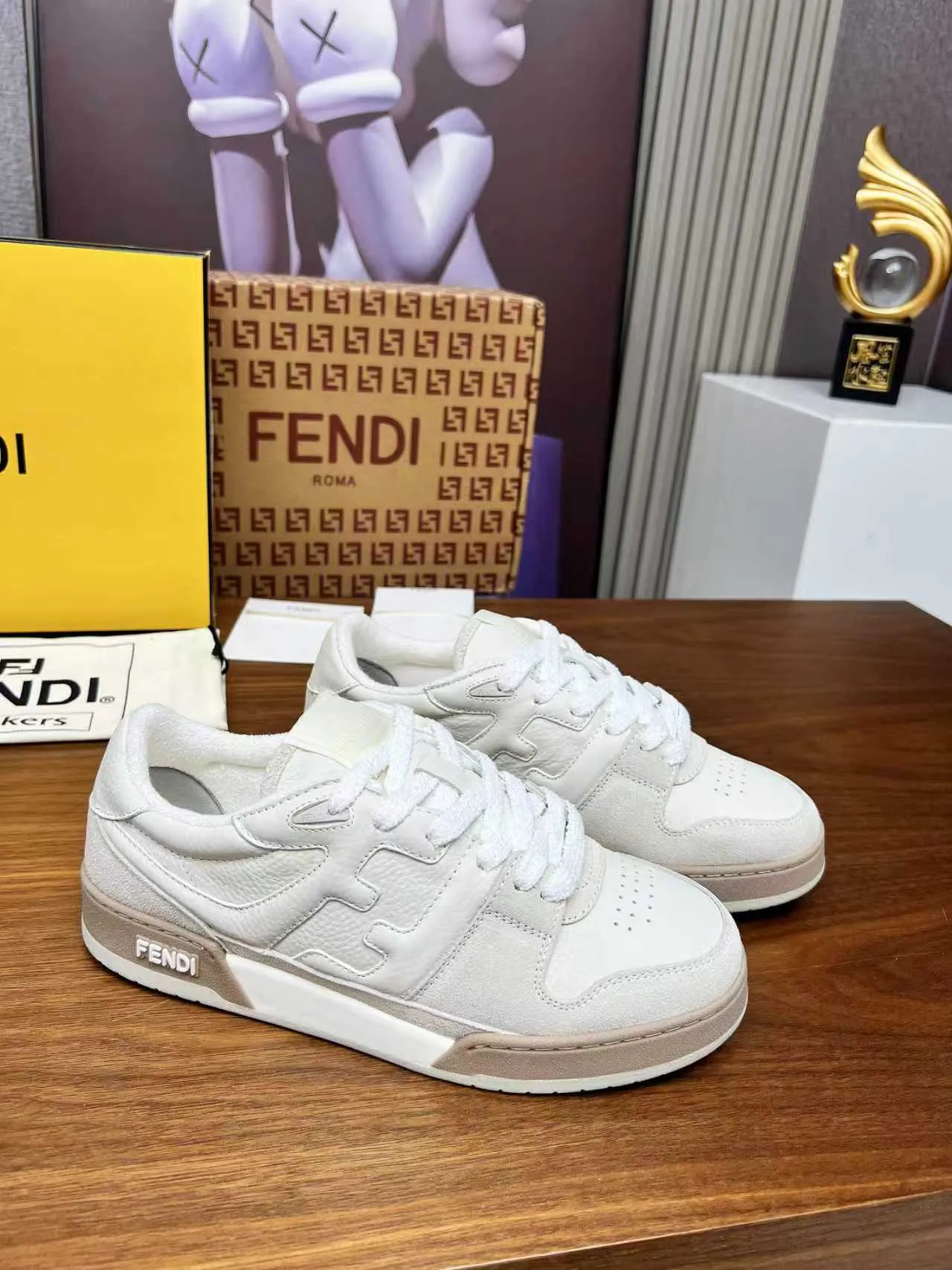 Factory price 660💰 Fendi·Fendi⛳️Hot-selling 35--45 couple model👫 FD match Original purchase for RMB14340 One-to-one reproduction Designer Kim Jones's first sneaker fendi match and Donkey brand Trainer basketball sneakers, fresh blood injected with FF retro design Super good-looking and versatile, the upper is made of cowhide and cowhide splicing combination, with concave and convex double F on the side The logo lining is made of terry velvet 🤗Super soft on the feet, lightweight and comfortable to match with a sweatshirt, original full package! ✦ Fabric: cowhide + cowhide color matching ✦ Lining: original terry velvet lining ✦ Sole: original molded multi-color color matching sole ✦ Sole: mesh injection molding pad ✦ Sole thickness: 3.5cm ✦ Female size: 35--40, female 40 customized ✦ Male size: 39--45, male 45 customized